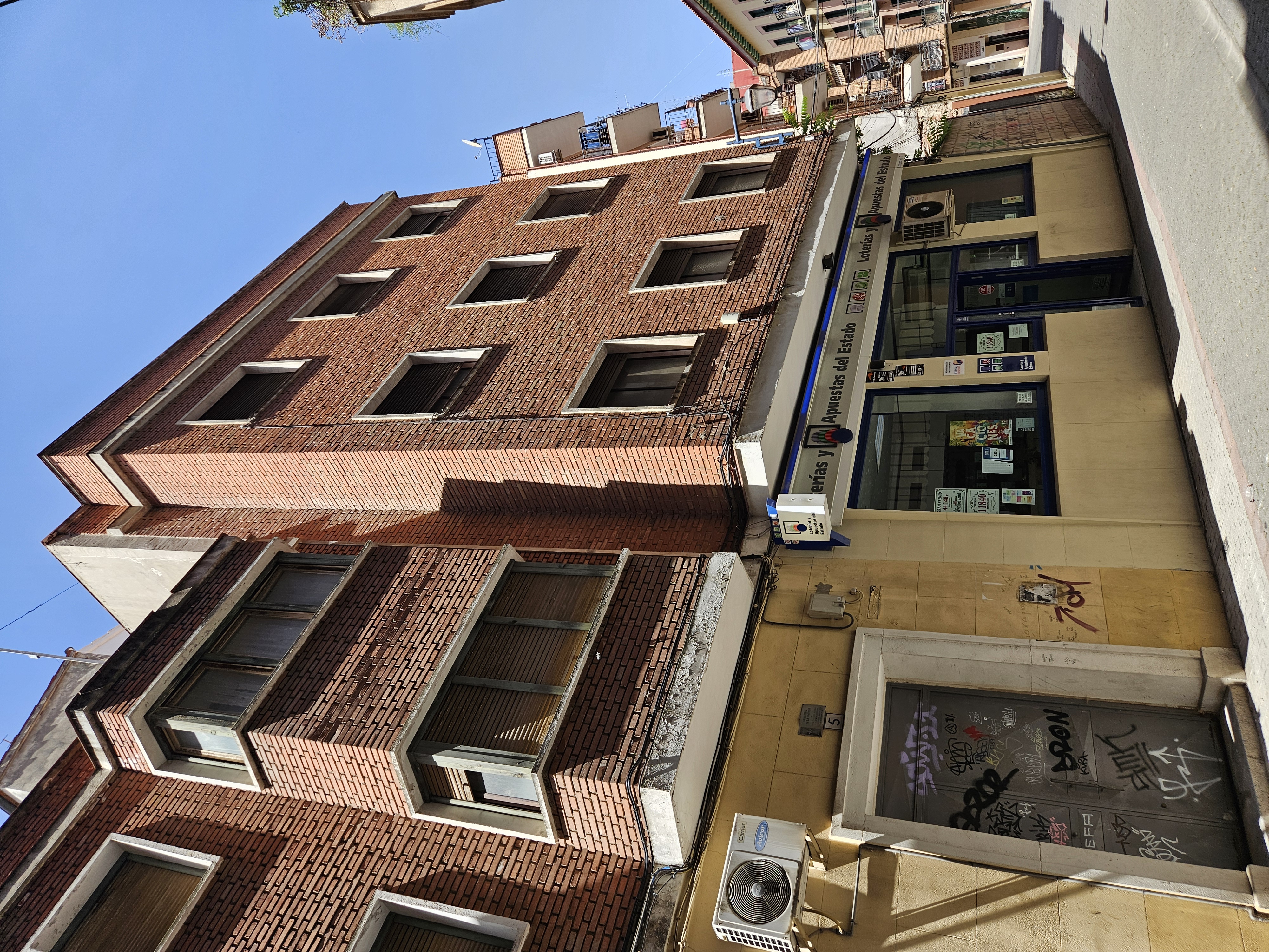 27.- EDIFICIO BARRIO NUEVO